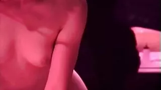 Šviesūs kalė sėdėjo ant varpos savo meilužio pūlingas