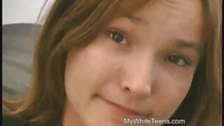 Vagystė plinta savo kojų ir masturbates priešais veidrodį