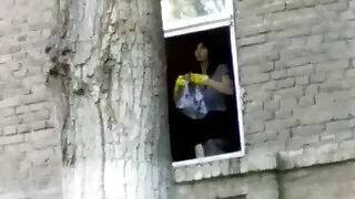 Ji sucks gaidys skrybėlę ir suteikia daug malonumo