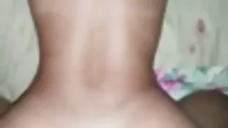 Geidulingas mergina Plauti prieš hahal atvykimo ir pradėjo sušikti