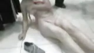 Flirtuoti gioca Vaidina Su Savo Pūlingas priešais kamerą ir atneša save Orgazmas