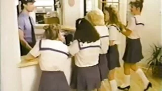 Gražus Apskretėlė sėdėjo ant veido ir pateko raguotas vaikinas