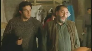 Ponia žino, ką ji daro, ir pirštu pirštais clit