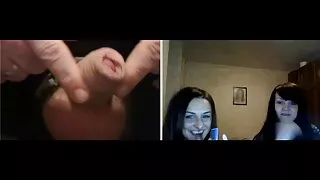 Paprasta mergina juoda kaukė kregždės hahal tai gaidys
