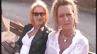 Mergina su stilinga šukuosena szamotanie išjungti hahal tai gaidys
