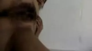 Dude galingas jauniklį fucks ir papai šokinėti aukštyn ir žemyn