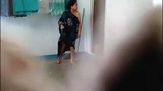 Lovoje nuogo kūno mergina džiaugiamės touch