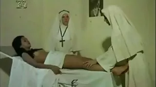 Dušas, Brunetė Kate Kvinas fucks jos pūlingas su dideliu strapon
