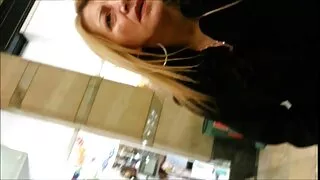 Meilė įveikia savo kelnaitės ir smūgių savo rankas