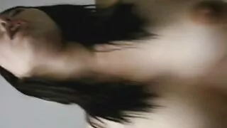 Gana lėlės mėgsta liesti jos kąsnis